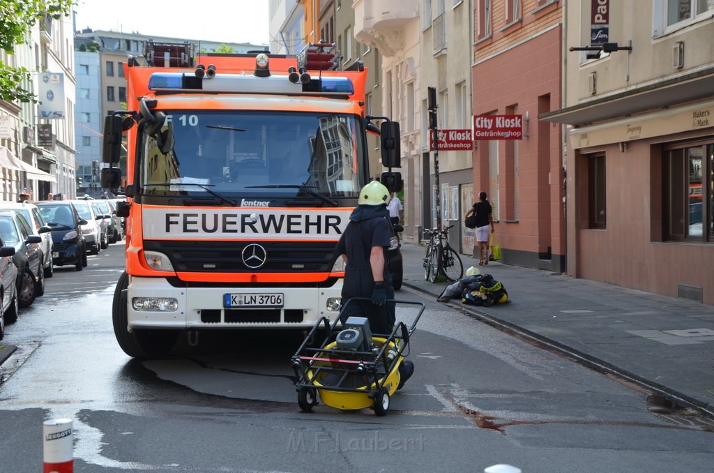 Feuer 2 Y Koeln Altstadt Kyffhaeuserstr P114.JPG - Miklos Laubert